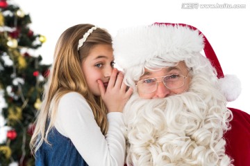 在告诉圣诞老人秘密的小女孩