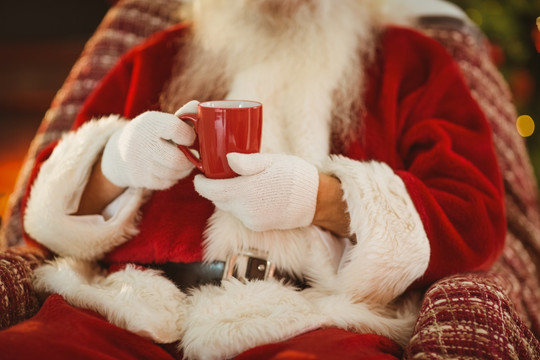 在喝咖啡的圣诞老人