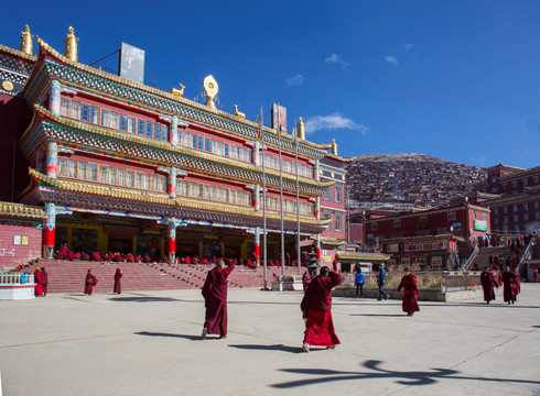 色达喇容五明佛学院 经堂