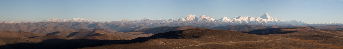 贡嘎山全景