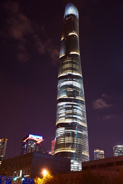 夜幕中的上海中心大厦