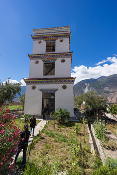 西藏唯一的天主教堂 钟楼