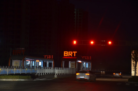 枣庄BTR公交站夜景