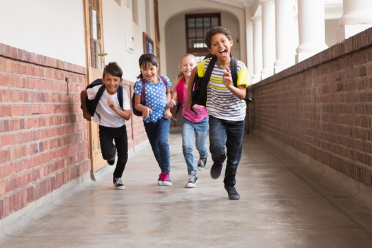 小学生放学