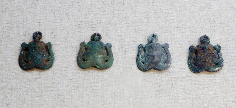 汉代龟蛇合体玄武青铜饰件