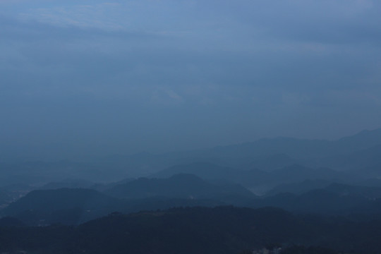 山峦背景 淡淡地的山脊 风景