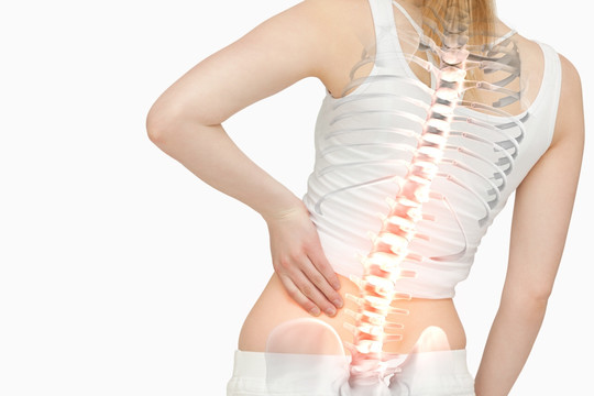 背疼的女性脊柱