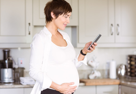 孕妇使用手机