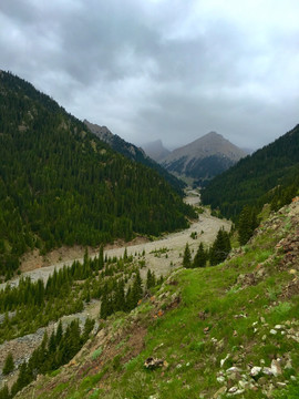 山间河床