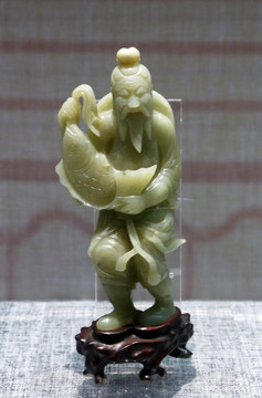 清代青玉渔翁像