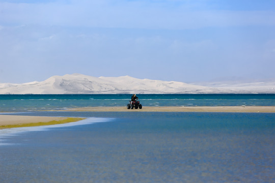 青海湖金沙湾沙漠风景