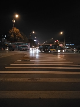 斑马线城市夜景