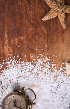 白色沙子 海星闹钟木纹背景素材