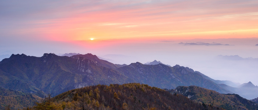 河北省承德雾灵山秋色夕阳