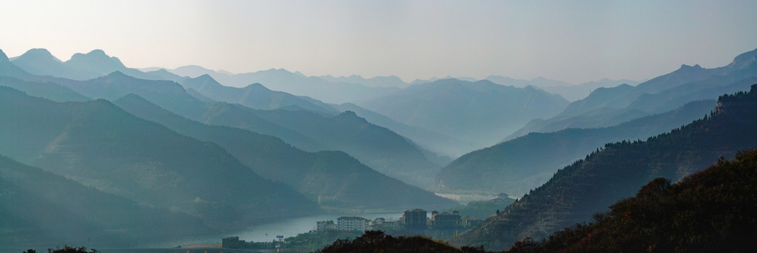 水墨山峦