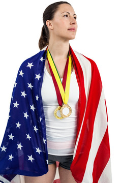 披着美国国旗的女运动员