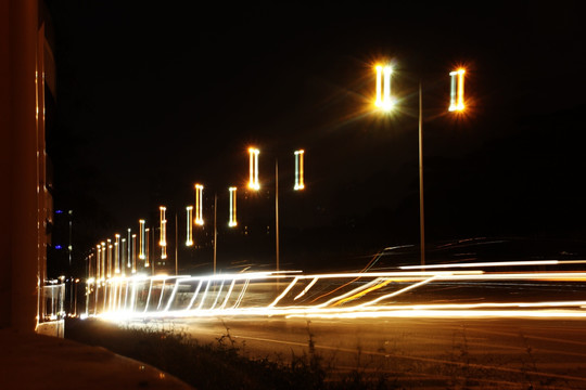 夜晚马路车流