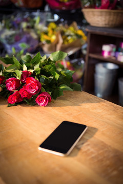 手机和鲜花