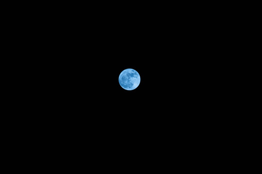 蓝色超级月亮