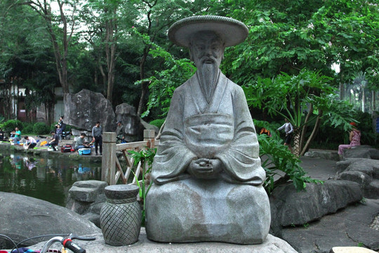 钓鱼雕像