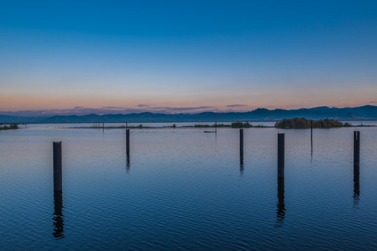 异龙湖