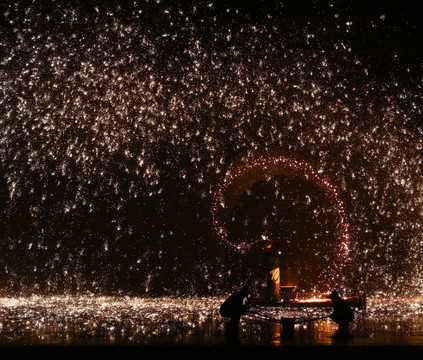 河北蔚县打树花表演