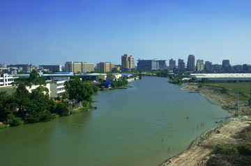 城镇河流