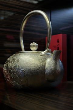 纯银镀金茶壶