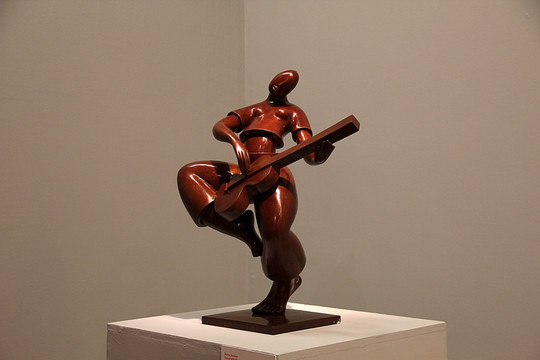 现代 雕塑 弹吉他的人