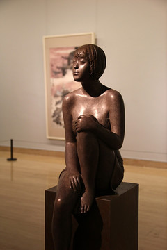 现代 雕塑 女孩