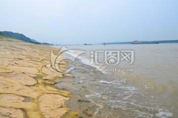 长江堤岸