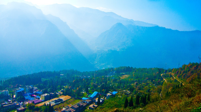 山村 崇山峻岭