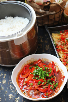 电饭煲饭 小炒肉