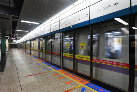 广州地铁站台