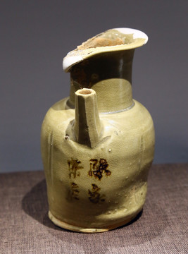 唐代青釉执壶