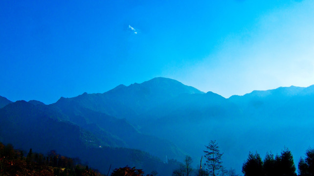 崇山峻岭 大山