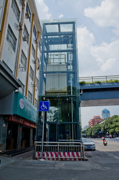 天桥 电梯