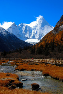 雪山 稻城 云雾 湖