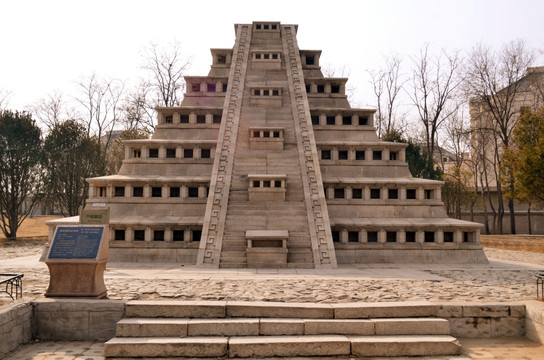 塔欣壁龛金字塔
