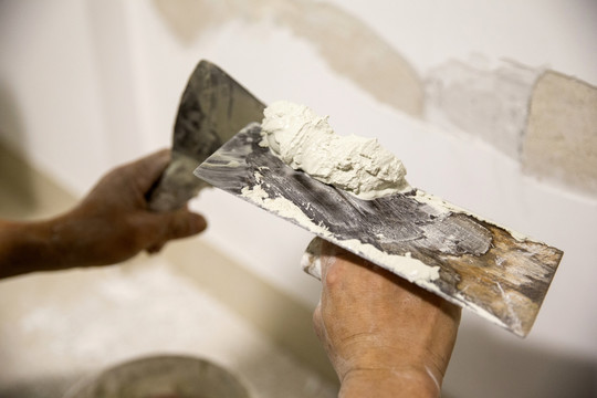建筑装修工人 抹墙 扇灰 刮腻