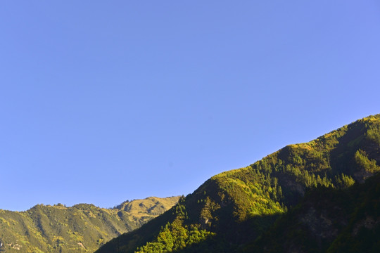 青藏高原群山山峰