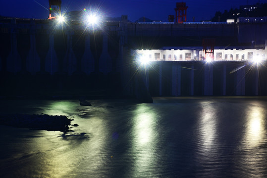 水电站夜景