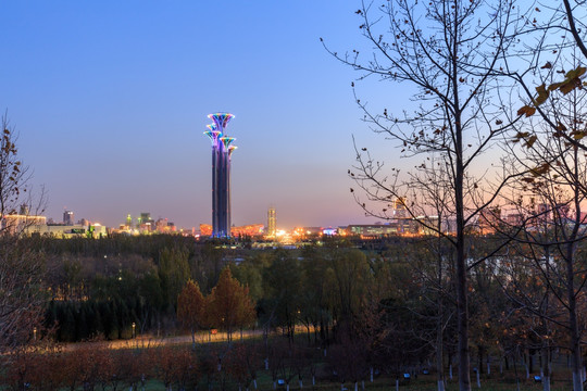 北京奥森公园奥林匹克塔夜景