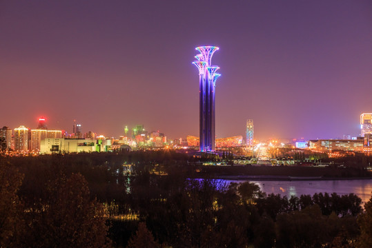 北京奥森公园奥林匹克塔夜景