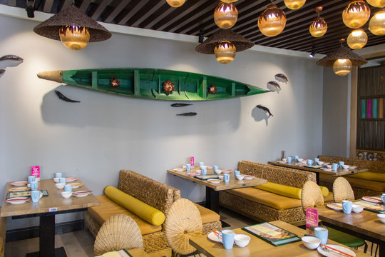 泰式餐厅装饰 墙体装饰小船