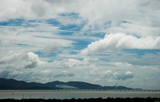 海上暴雨来临