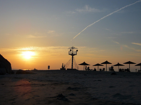 沙滩上的黄昏日落