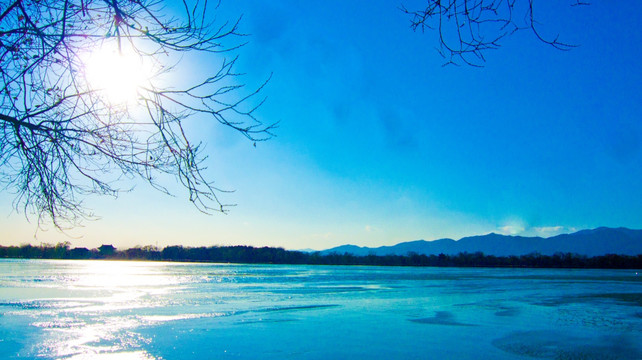 水天相接 湖面