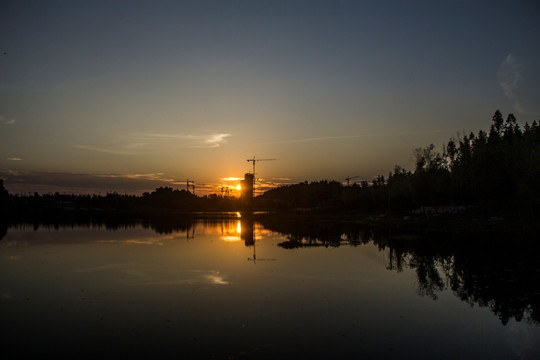 长沙尖山湖公园夕阳