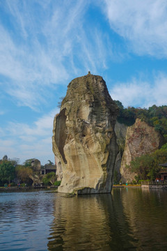 柯岩